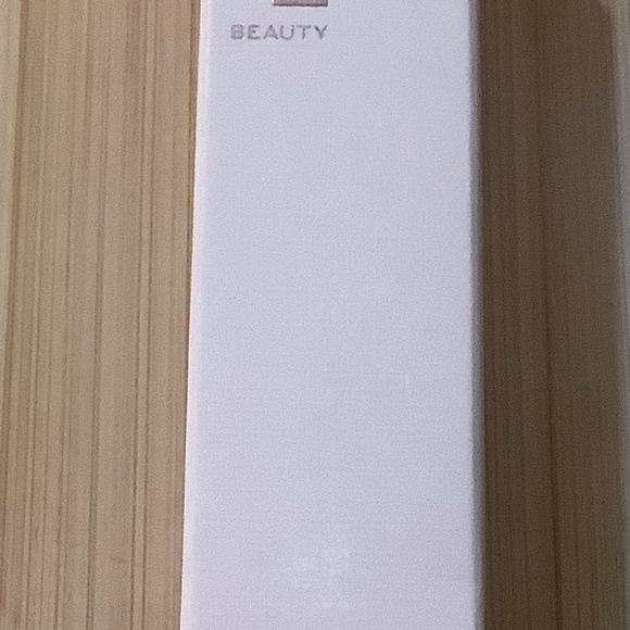 Bite Beauty Changemaker Supercharged Micellaire. Color T130 - Picture 2 of 3